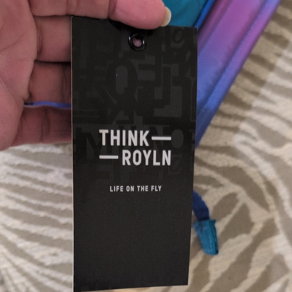 THINK ROYLN Multicolor Quilted Crossbody Bag - Picture 16 of 16